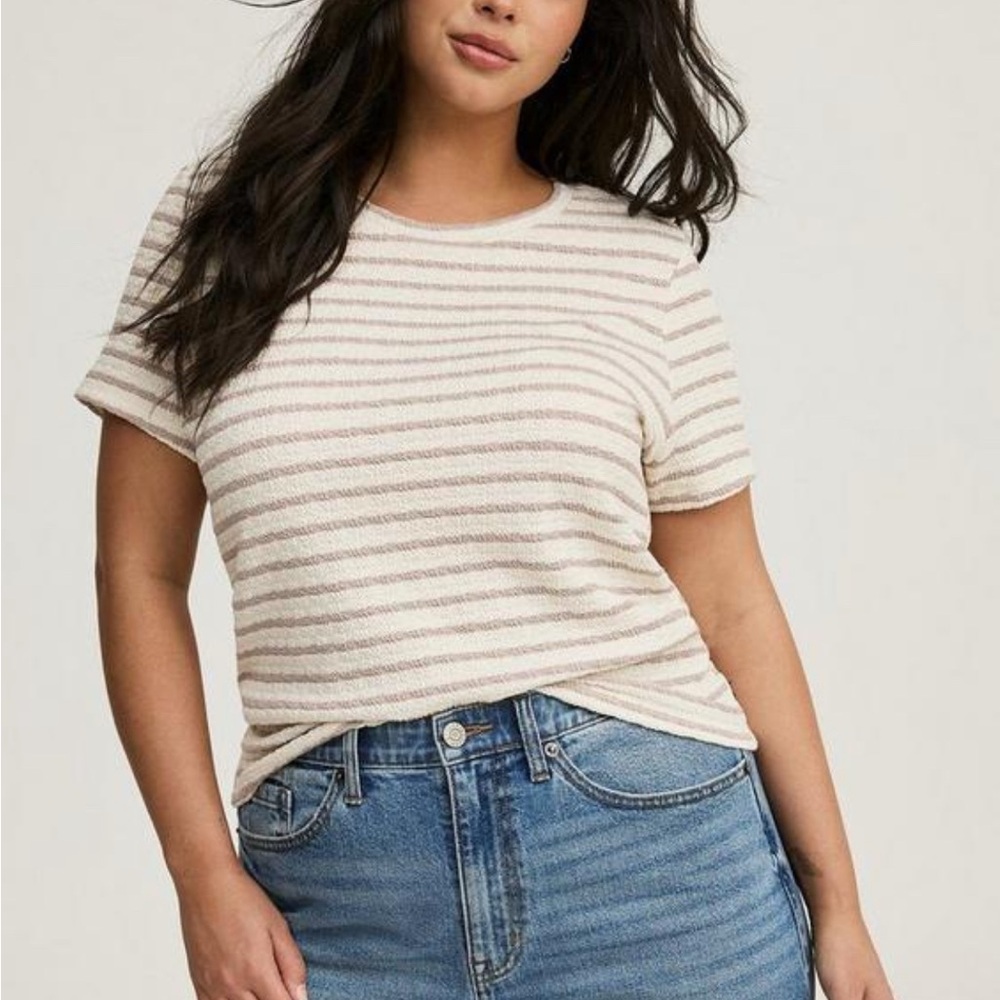Torrid Textured Cream and Taupe Short Sleeve Tee - Picture 2 of 6